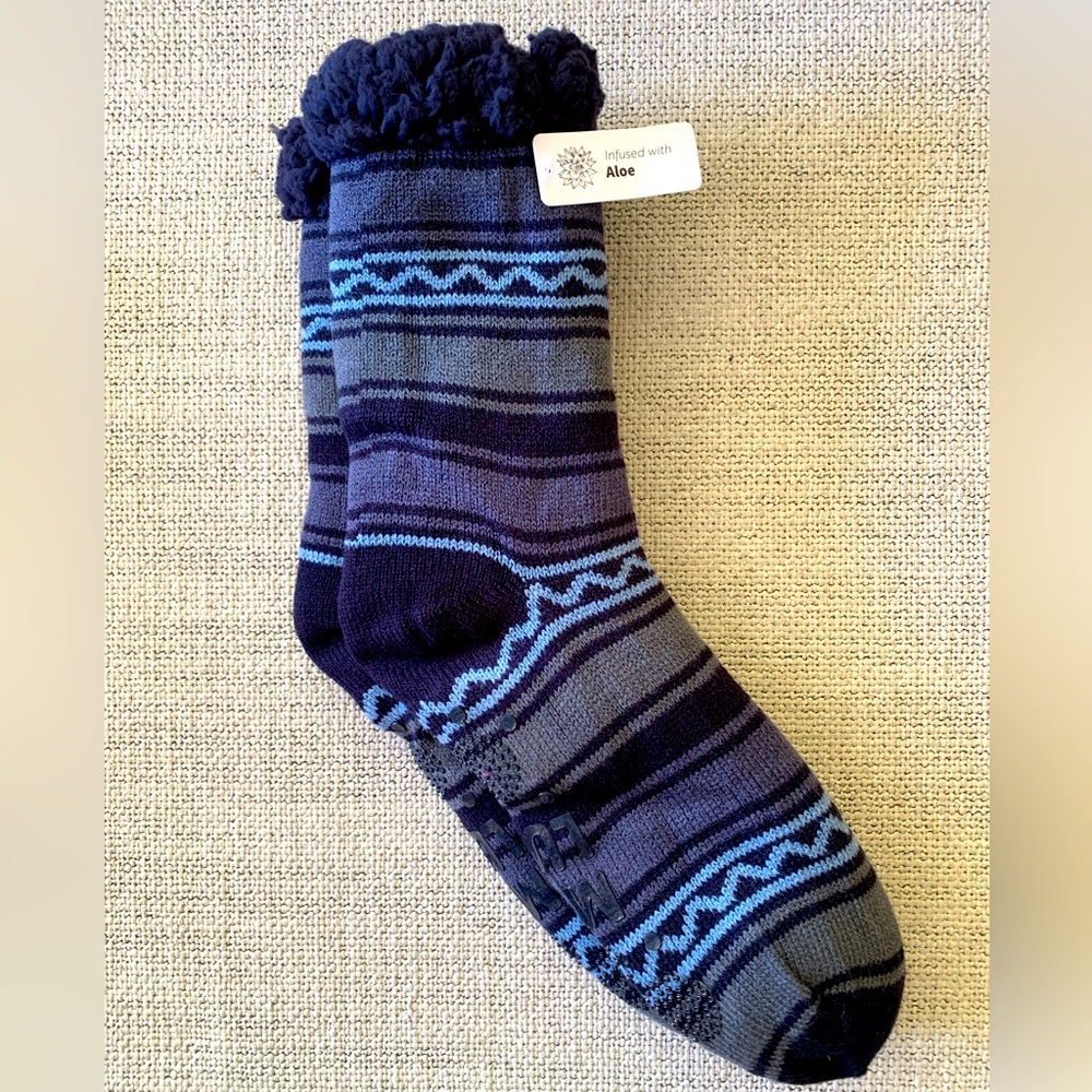 Men’s Muk Luks tall cabin socks with faux shearling lining & non-skid bottoms